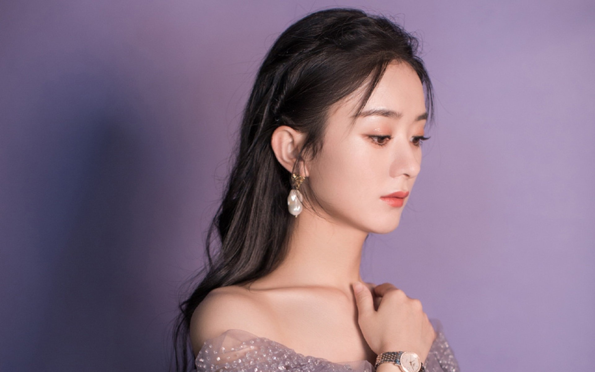 FB体育下载-比赛中多次精准抢断打断对方进攻节奏展现出色防守预判，抢断打到手算犯规吗